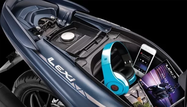 Jangan Taruh Barang Berikut Di Bawah Jok Motor