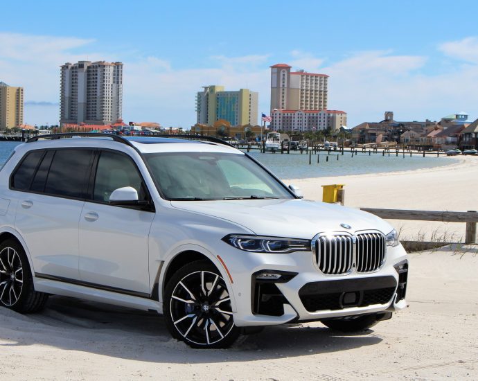 BMW X7 Hadirkan Kelapangan Ruang Kendaraan Premium