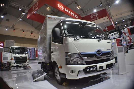 Hino Produsen Pertama Kembangkan Teknologi Hybrid