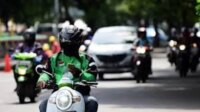 Tips Berkendara Aman Saat Beraktivitas di Jalan Raya