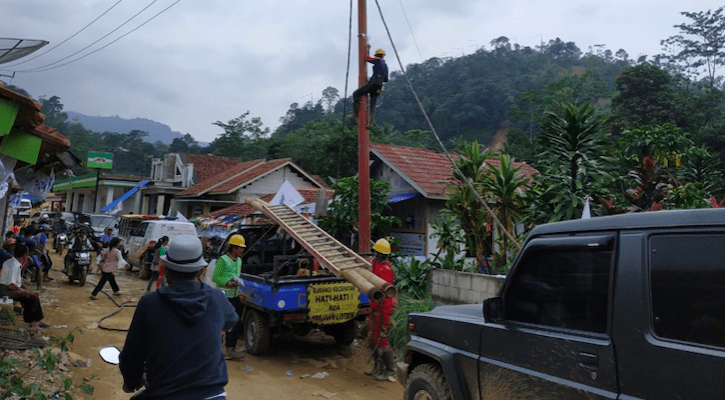 OTOEXPO Bersama Relawan Scorpio Berikan Sumbangan Korban Longsor Lebak Banten