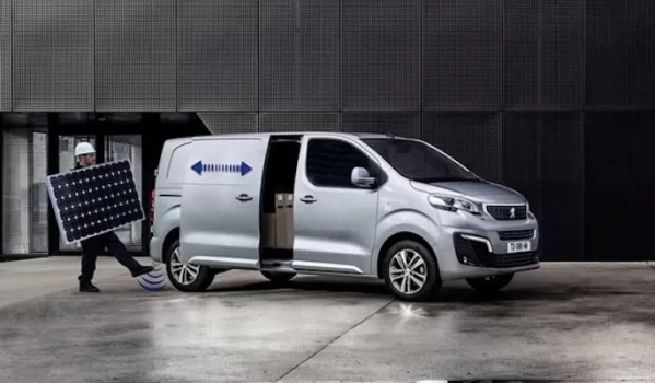 Mobil Niaga Listrik Peugeot e-Expert
