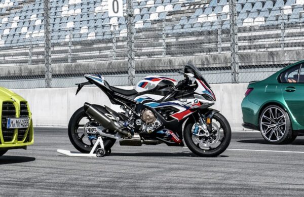 Highlight BMW M1000RR Miliki Torsi Besar
