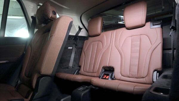 BMW X5 xDrive40i xLine Dilengkapi Bangku Baris Ketiga