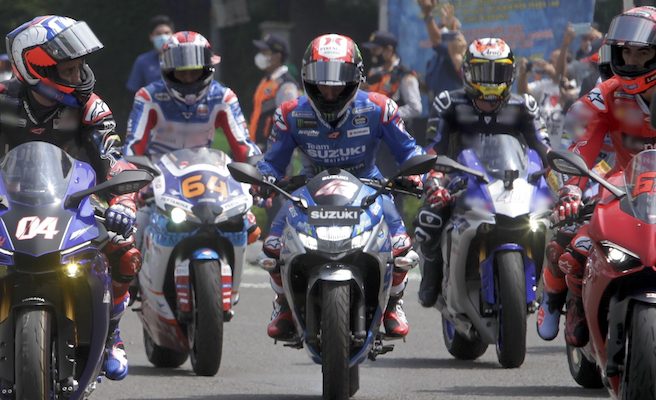 Joan Mirr Dan Alex Rins Ikuti Parade MotoGP Di Jalanan Ibukota