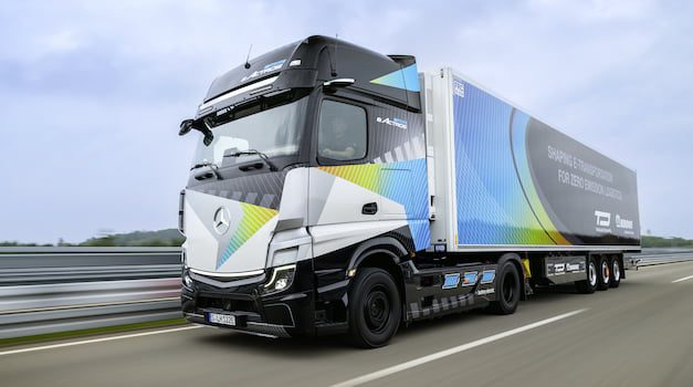Versi Baru Unit Tractor Heavy Truck Mercedes-Benz eActros 300