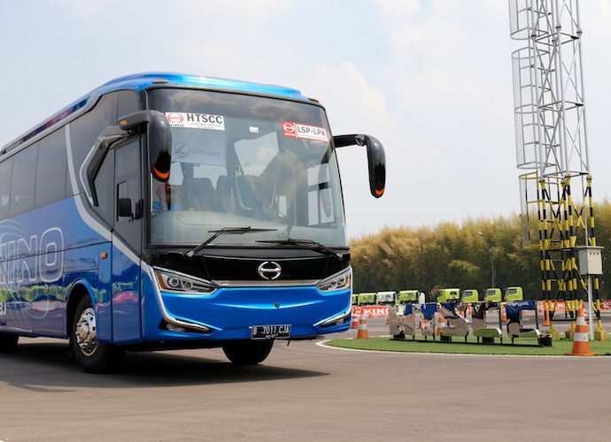 Hino Indonesia Academy Adakan Prosesi Kelulusan Pelatihan Mengemudi Bus Kartu Prakerja