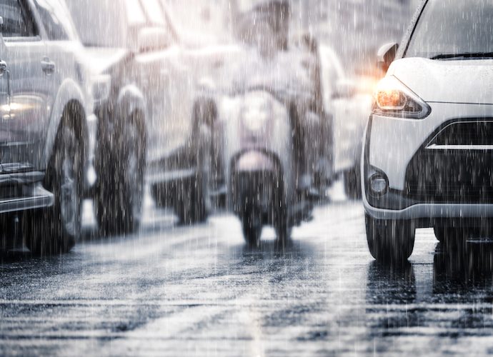 Cara Mengatasi Penyakit Mobil Saat Musim Hujan