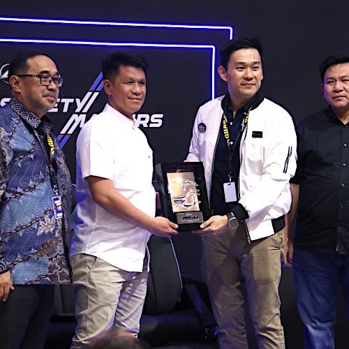 Penyerahan Bus Baru Hino di GIIAS Kepada Subur Jaya, Pesona, Primajasa, dan Bagong