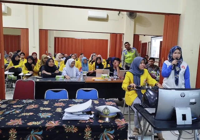 Ribuan Kartini Masa Kini Ikut Edukasi Safety Riding Bareng AHM