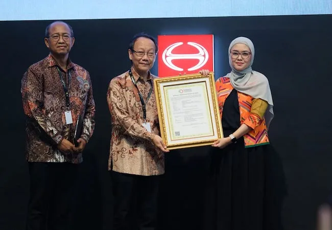 Hino Motors Manufacturing Indonesia (HMMI) dorong industrialisasi nasional dengan lokalisasi komponen, kemitraan IKM, dan raih sertifikasi TKDN di atas 40% untuk 31 tipe kendaraan