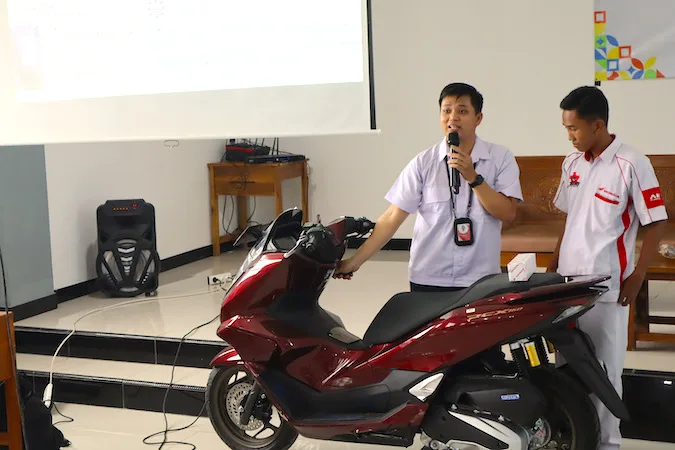 Astra Honda Berbagi Ilmu di SMKN 5 Tangerang, Bongkar Teknologi Canggih Honda PCX 160