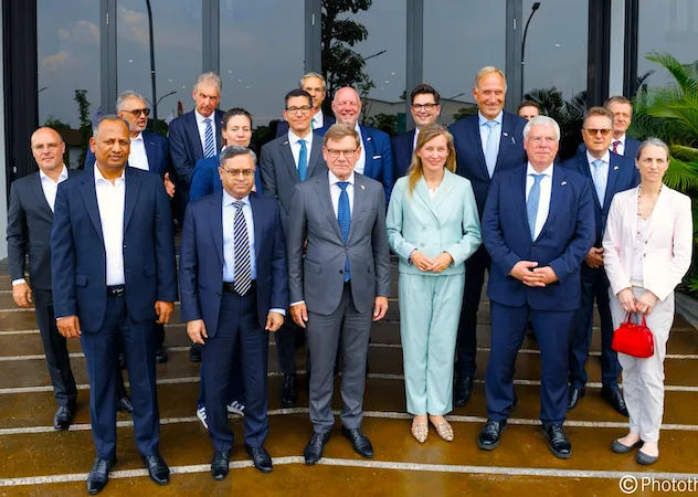 Menteri Luar Negeri Jerman Johann Wadephul Tinjau Pabrik Baru Daimler Truck di Cikarang