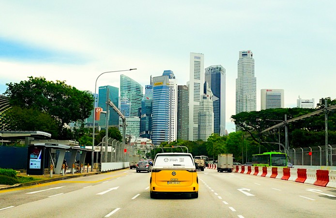 Rainer Zietlow, pemegang delapan rekor dunia Guinness, kembali mencatat sejarah dengan Volkswagen ID. BUZZ LWB