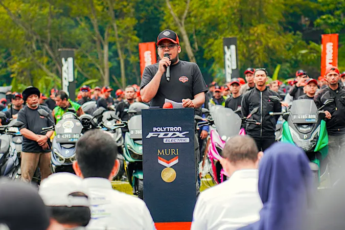 Komunitas Pengendara Motor Listrik Polytron bersama PT PLN (Persero) Berhasil Pecahkan Rekor MURI Pengisian Daya Motor Listrik Terbanyak dari Satu Merek