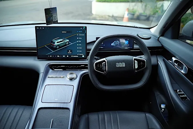 Geely Perbarui Software EX5 di Indonesia, Tambahkan AppleCarPlay dan Kontrol Volume untuk AVAS Low Speed Alert