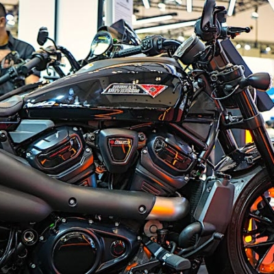 Harley-Davidson® Hidupkan Kembali Legenda Era ’70-an Lewat Road Glide™ Whiskey Firestorm di IMOS 2025