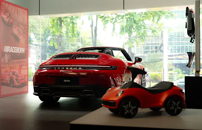 Rasakan semangat Porsche Raceborn di Porsche Centre Jakarta