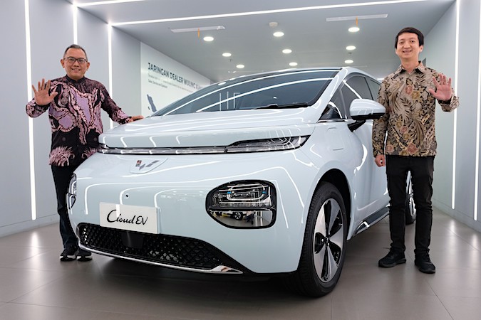 Wuling Cloud EV Menjadi Bagian Dalam Indonesia International Sustainability Forum 2025