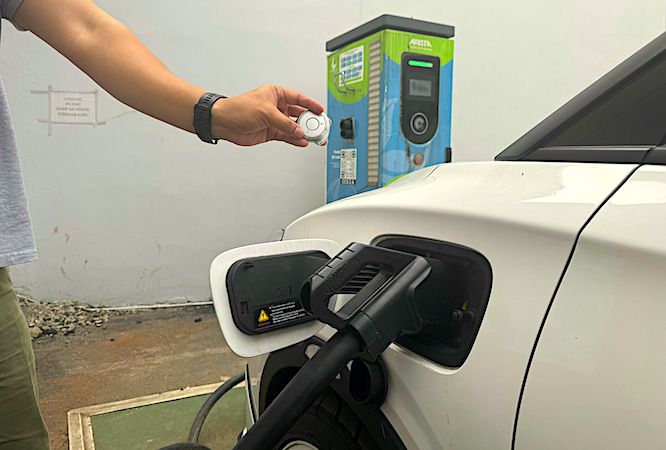 Tips Aman Mengatasi Charger Gun yang Tersangkut Saat Mengisi Daya NETA V-II