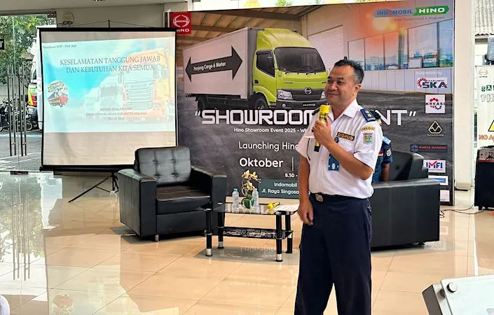 Hino Peluncuran Hino300 - 136 MDLR di Malang jawa timur