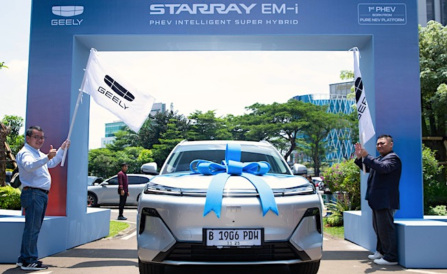 Geely Serahkan Starray EM-i Rakitan Lokal ke Para Pemilik Pertama, Awali Fase Distribusi Nasional