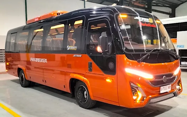 Hino GB 150 L Jadi Andalan Baru! Kerub Pariwisata Resmi Tambah Armada di GJAW 2025