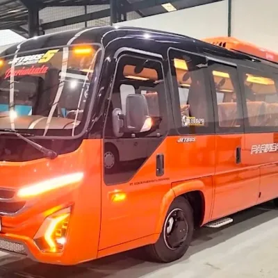 Hino GB 150 L Jadi Andalan Baru! Kerub Pariwisata Resmi Tambah Armada di GJAW 2025