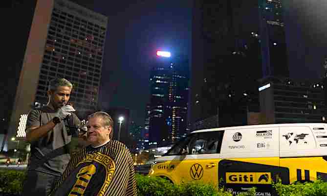 Rainer Zietlow dan Volkswagen ID. BUZZ, Menyapa Jakarta dengan Cara yang Berbeda