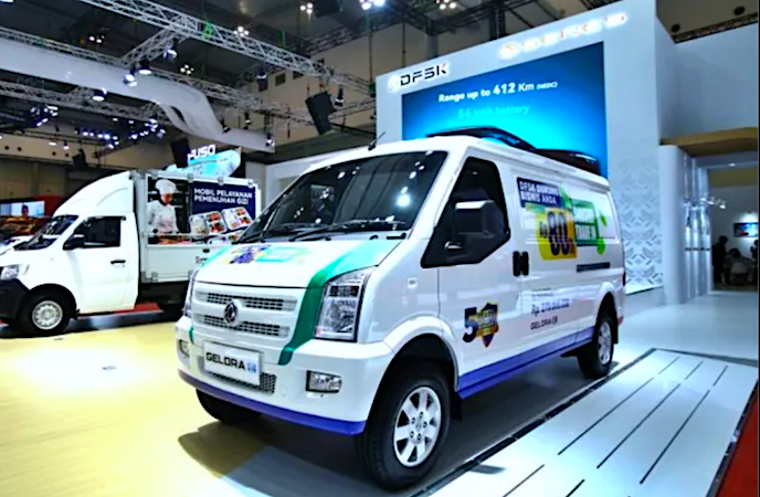 Pengalaman bisnis menggunakan DFSK Gelora E, mobil listrik niaga yang menawarkan efisiensi, performa senyap, dan biaya operasional rendah