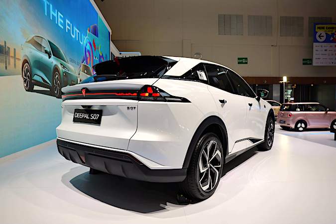 CHANGAN Deepal S07, harga Deepal S07, e-SUV listrik premium, mobil listrik 560 km, Golden Shield Battery, SUV listrik futuristik, mobil listrik China Indonesia, review CHANGAN 2025, teknologi EV Changan