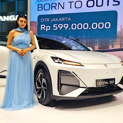 Changan Lumin Dan Deepal SO7 Meluncur Di GJAW 2025 Resmi Masuki Pasar Mobil Listrik Indonesia!