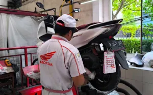 Buat Pengendara Kenali 6 Tanda Busi Motor Mulai Lemah, Begini Cara Mendeteksi dan Solusinya