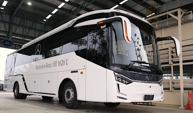Pengiriman Bus Mercedes-Benz OH 1626 L Euro 5 dari Cikarang untuk Ekspor ke Thailand