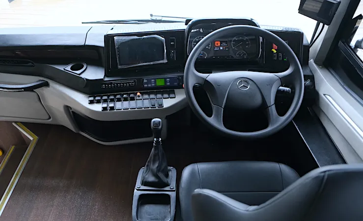 Pengiriman Bus Mercedes-Benz OH 1626 L Euro 5 dari Cikarang untuk Ekspor ke Thailand