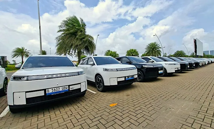 JAECOO J5 EV Diserahkan ke Konsumen, Harga Tetap Rp299 Juta Lewat Price Lock Insurance