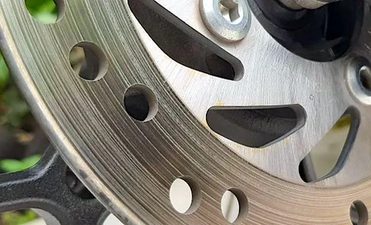 Rem Berdecit Hilang? Ini Penjelasan Logis Trik Pasta Gigi di Disc Brake