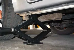 Titik Dongkrak Mobil yang Aman: Panduan Lengkap Agar Sasis Tidak Rusak