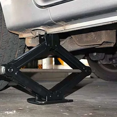 Titik Dongkrak Mobil yang Aman: Panduan Lengkap Agar Sasis Tidak Rusak