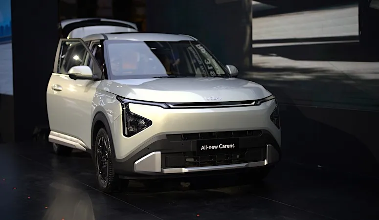 All New Kia Carens IIMS 2026, ADAS Aktif, Mesin 1.5 Smartstream, Harga Mulai Rp319 Juta