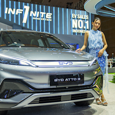 BYD Gila-Gilaan di IIMS 2026! Teknologi 1.000V & Charging 5 Menit + ATTO 3 Advanced Plus Resmi Meluncur