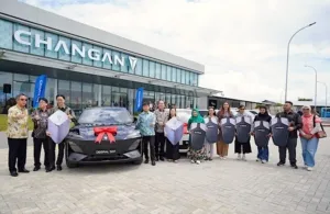 Changan Indonesia Resmikan 3 Diler Sekaligus, Serahkan Unit Perdana Lumin dan Deepal S07