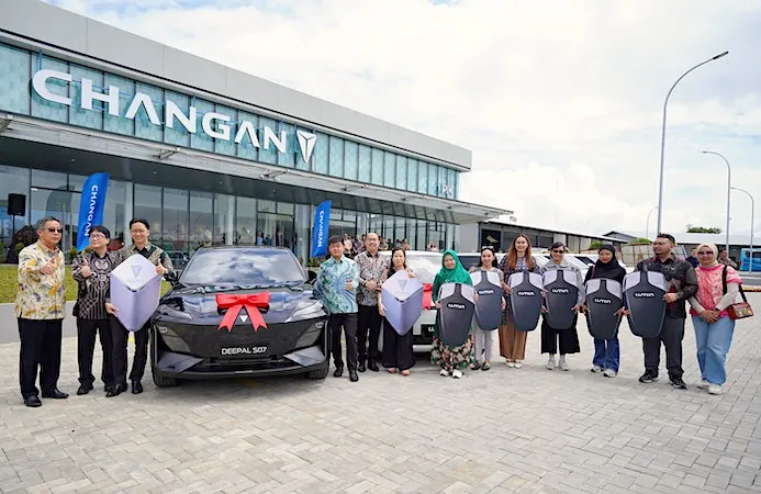 Changan Indonesia Resmikan 3 Diler Sekaligus, Serahkan Unit Perdana Lumin dan Deepal S07