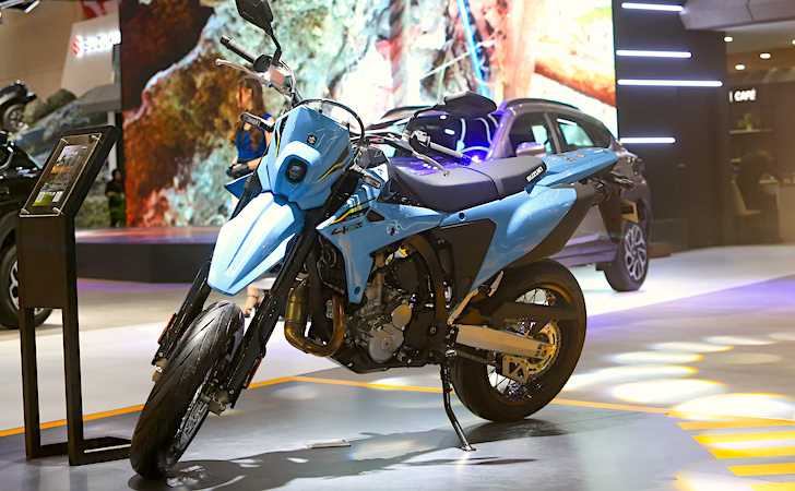 MENYAKSIKAN DAN BERTRANSAKSI PRODUK RODA DUA DAN MESIN TEMPEL KAPAL SUZUKI DALAM BOOTH IIMS 2026