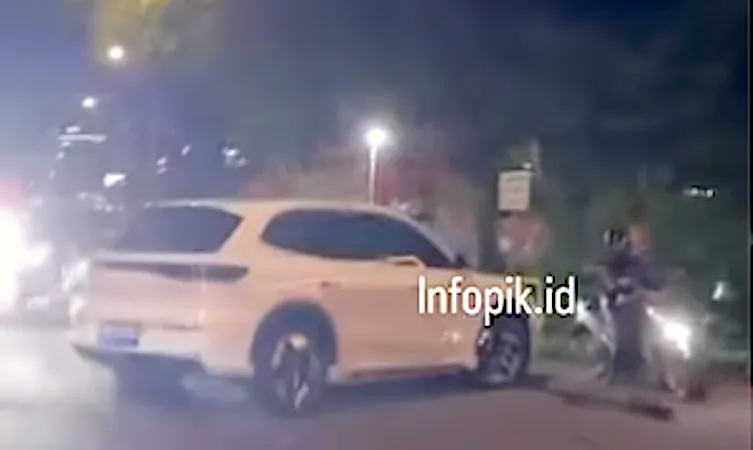 Geely EX5 Viral di PIK, Diduga As Roda Depan Patah