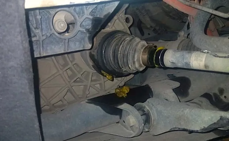 Geely Auto Indonesia Tegaskan Insiden Geely EX5 di PIK Akibat Kecelakaan, Bukan Kerusakan As Roda