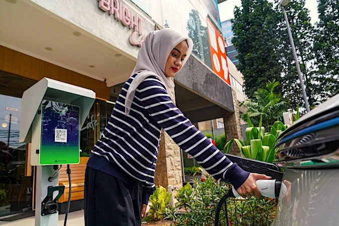 Pertamina Patra Niaga Manjakan Konsumen dengan Promo Rutin Pertamax Green 95 dan Pengisian Kendaraan Listrik di SPKLU  Setiap Rabu