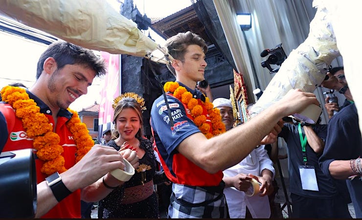 Disambut Tari Kecak, Pebalap Honda di MotoGP Lanjut Kopdar Bareng Bikers Bali