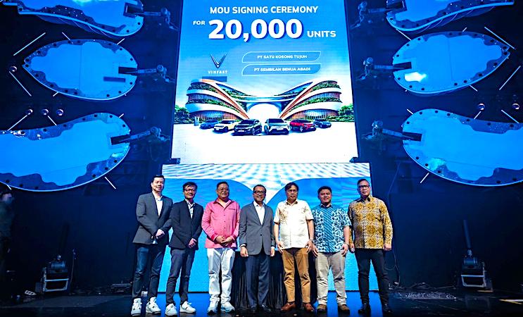 VinFast Tandatangani Dua MoU untuk Memasok 20.000 Kendaraan Listrik Kepada Mitra Transportasi di Indonesia