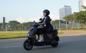 United E-Motor menghadirkan promo besar selama Maret 2026 dengan cashback hingga Rp15 juta untuk berbagai model motor listrik sebagai upaya mempercepat adopsi kendaraan listrik di Indonesia